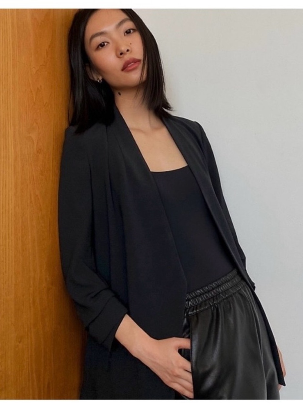 Aritzia Babaton 90s Power Hip Long Black Blazer 10 Ruched Sleeve Elevated Basic - Picture 7 of 16